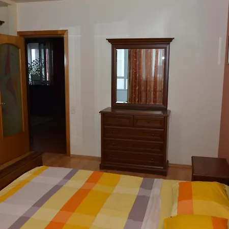 Apartament 16 *