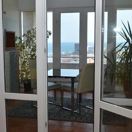 Apartament 16 *